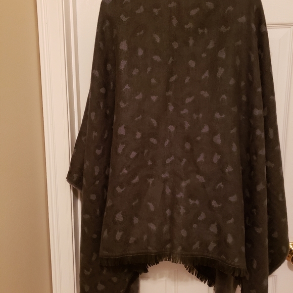 NWOT! Animal Print Wrap [super softie] - Picture 8 of 11